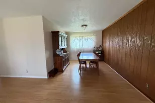 613 Wicker Ave, Streamwood, IL 60107 - Photo 4