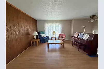 613 Wicker Avenue, Streamwood, IL 60107 - Photo 2