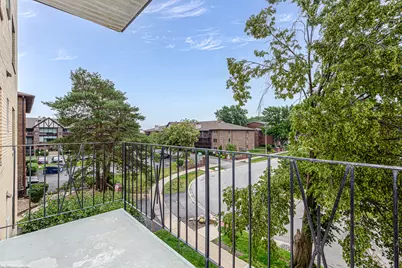 5840 W 104th Street #214, Oak Lawn, IL 60453 - Photo 4
