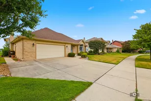 19600 Edgebrook Ln, Tinley Park, IL 60487 - Photo 2