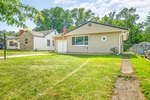 1327 26th St, Rockford, IL 61108 - Photo 2