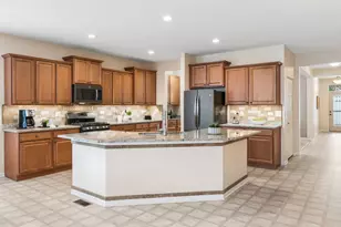 4044 Chesapeake Ln, Naperville, IL 60564 - Photo 4