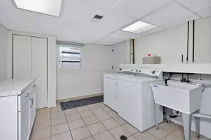 6716 Trenton Ln, Darien, IL 60561 - Photo 12