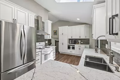 2011 Glenmoor Drive, West Dundee, IL 60118 - Photo 12