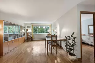 8804 Briar Ct, Des Plaines, IL 60016 - Photo 2