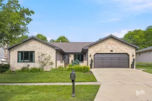 2051 N Ridge Ave, Arlington Heights, IL 60004 - Photo 2