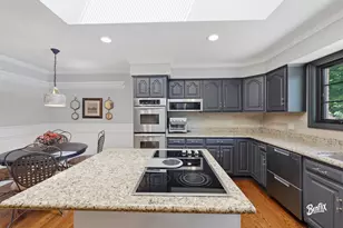 2051 N Ridge Ave, Arlington Heights, IL 60004 - Photo 4