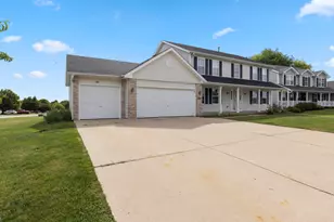 402 Scarlet Oak Dr, Poplar Grove, IL 61065 - Photo 2