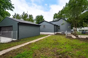 1313 Ewing St, Bloomington, IL 61701 - Photo 32
