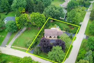 227 Stratford Ln, Inverness, IL 60010 - Photo 4