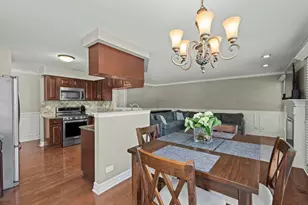 301 Lynwood Cir, Bloomingdale, IL 60108 - Photo 6