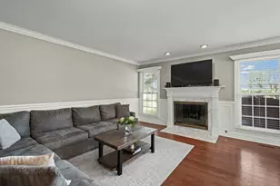 301 Lynwood Cir, Bloomingdale, IL 60108 - Photo 8