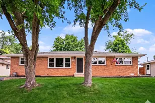 126 59th St, Willowbrook, IL 60527 - Photo 2