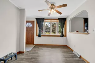 8622 W 90th Pl, Hickory Hills, IL 60457 - Photo 6
