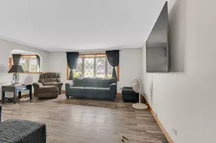 8622 W 90th Pl, Hickory Hills, IL 60457 - Photo 8