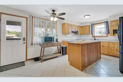 8622 W 90th Place, Hickory Hills, IL 60457 - Photo 4