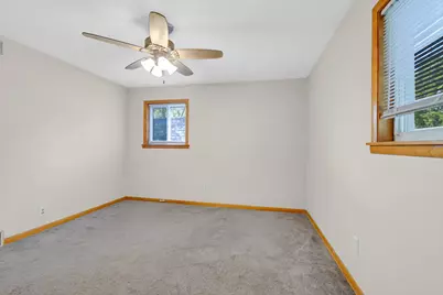 8622 W 90th Place, Hickory Hills, IL 60457 - Photo 14