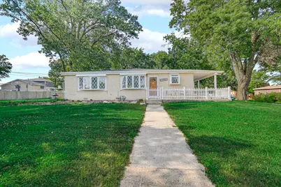 8622 W 90th Place, Hickory Hills, IL 60457 - Photo 2