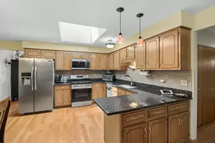 8007 Alexandria Dr, Tinley Park, IL 60477 - Photo 10
