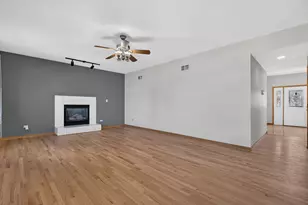 18020 Charlotte Dr, Lansing, IL 60438 - Photo 16