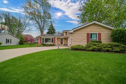 401 Greentree Parkway, Libertyville, IL 60048 - Photo 2