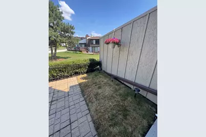 19 Westwood Drive, Indian Head Park, IL 60525 - Photo 12