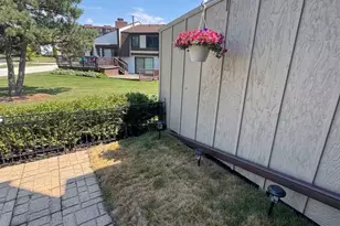 19 Westwood Dr, Indian Head Park, IL 60525 - Photo 12