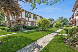 1803 Henley St, Glenview, IL 60025 - Photo 2