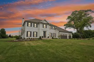 5N619 Farrier Point Ln, Saint Charles, IL 60175 - Photo 2