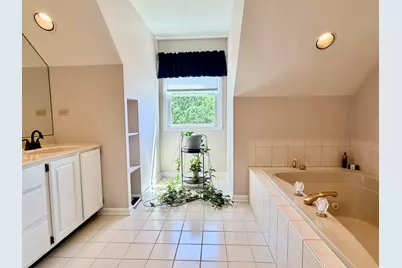 1137 Loyola Drive, Libertyville, IL 60048 - Photo 24