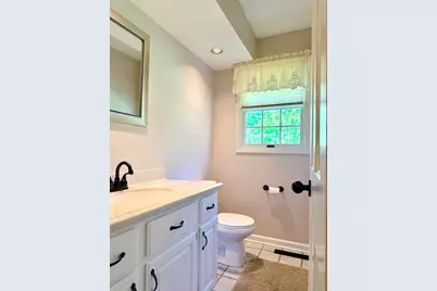 1137 Loyola Drive, Libertyville, IL 60048 - Photo 14