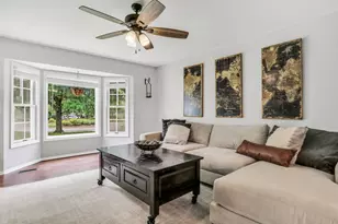 269 Concord Square, Gurnee, IL 60031 - Photo 4