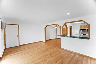 2429 Crystal Ln, Arlington Heights, IL 60004 - Photo 2