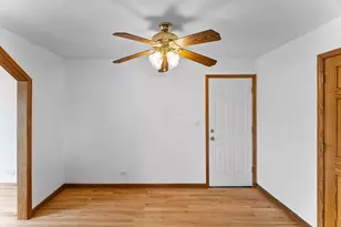 2429 Crystal Ln, Arlington Heights, IL 60004 - Photo 4