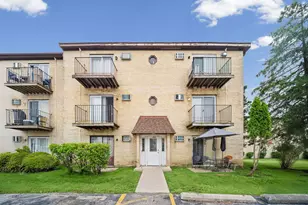 2429 Crystal Ln, Arlington Heights, IL 60004 - Photo 1