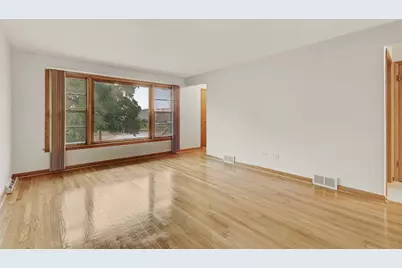 [Address not provided], Westchester, IL 60154 - Photo 4