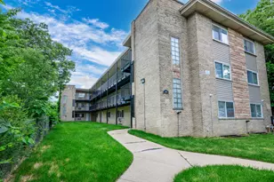 1404 W Estes Ave, Chicago, IL 60626 - Photo 1