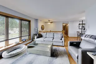 650 Nassau Dr, Roselle, IL 60172 - Photo 6