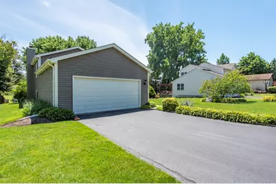 17505 W Woodland Drive, Grayslake, IL 60030 - Photo 4