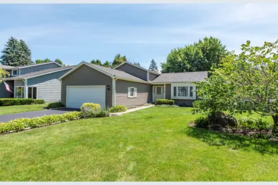 17505 W Woodland Drive, Grayslake, IL 60030 - Photo 2