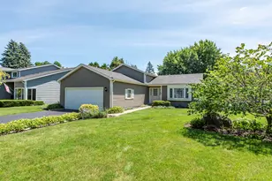 17505 W Woodland Dr, Grayslake, IL 60030 - Photo 2