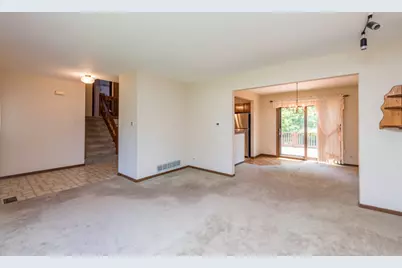 17505 W Woodland Drive, Grayslake, IL 60030 - Photo 8