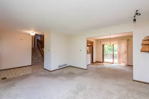17505 W Woodland Dr, Grayslake, IL 60030 - Photo 8