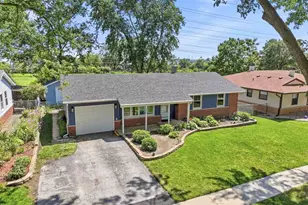391 Walnut Ln, Elk Grove Village, IL 60007 - Photo 4