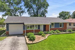 391 Walnut Ln, Elk Grove Village, IL 60007 - Photo 2