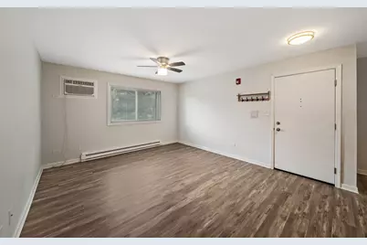 170 S Waters Edge Drive S #102, Glendale Heights, IL 60139 - Photo 2