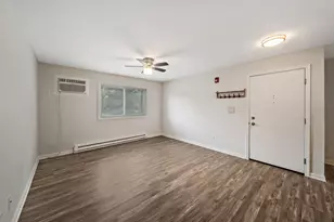 170 S Waters Edge Dr S, Glendale Heights, IL 60139 - Photo 2