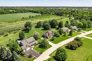 38W070 Spring Green Way, Batavia, IL 60510 - Photo 2