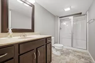 9 Brookline Ct, Bloomington, IL 61705 - Photo 36