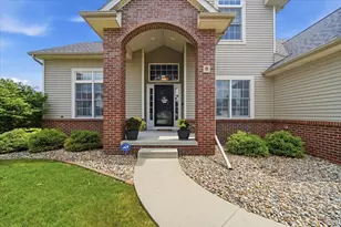 9 Brookline Ct, Bloomington, IL 61705 - Photo 2